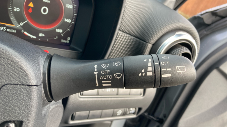 Nissan Juke 1.0 DiG-T N-Connecta 5dr DCT Petrol Hatchback